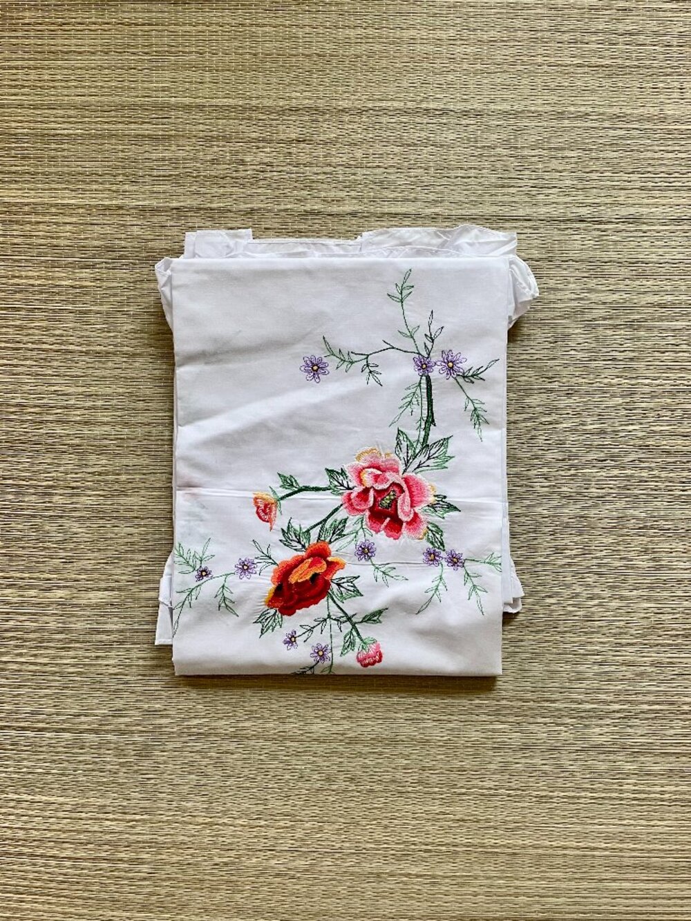 Vintage Floral Embroidered Bedsheet 🐥